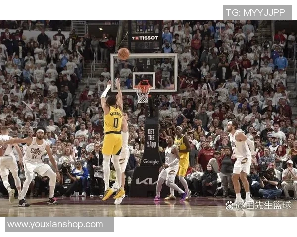 哈利伯顿晃开防守 超远三分空心入网